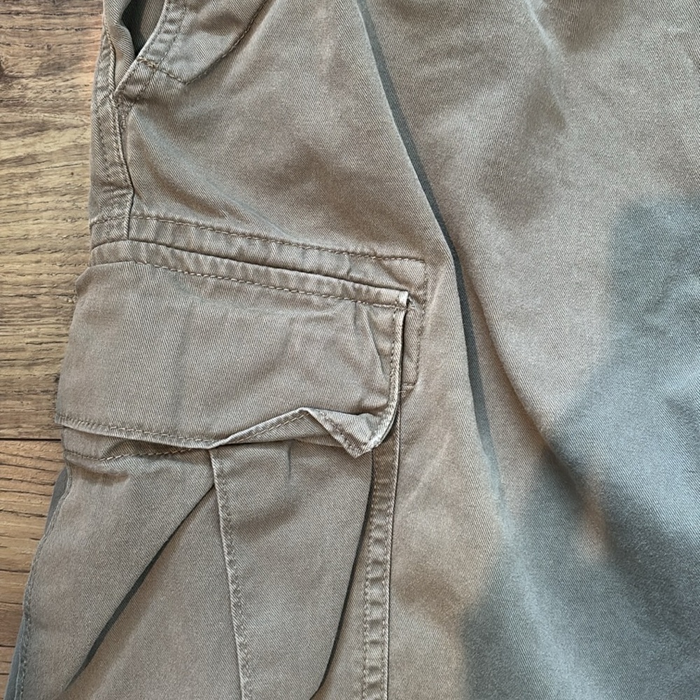 Men's J.Crew Olive Green Cargo Shorts - Picture 2 of 7